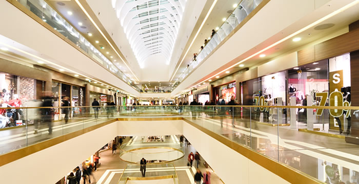 ¿Qué servicios auxiliares puede requerir un centro comercial?
